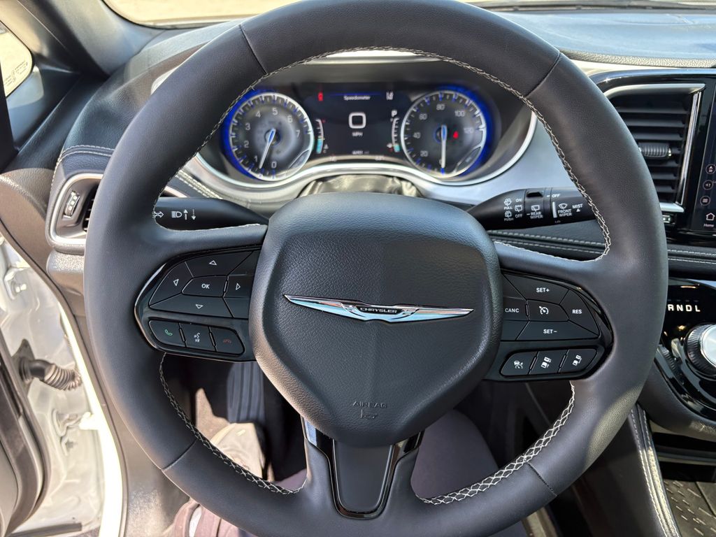 Used 2025 Chrysler Pacifica - photo 14