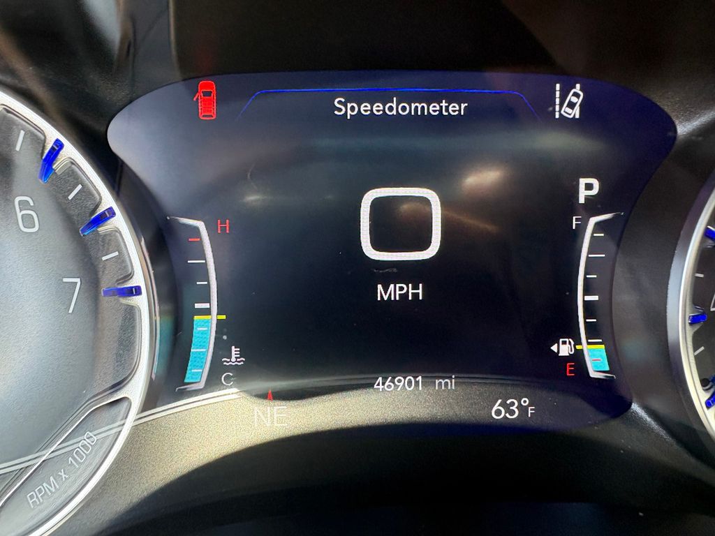 Used 2025 Chrysler Pacifica - photo 15