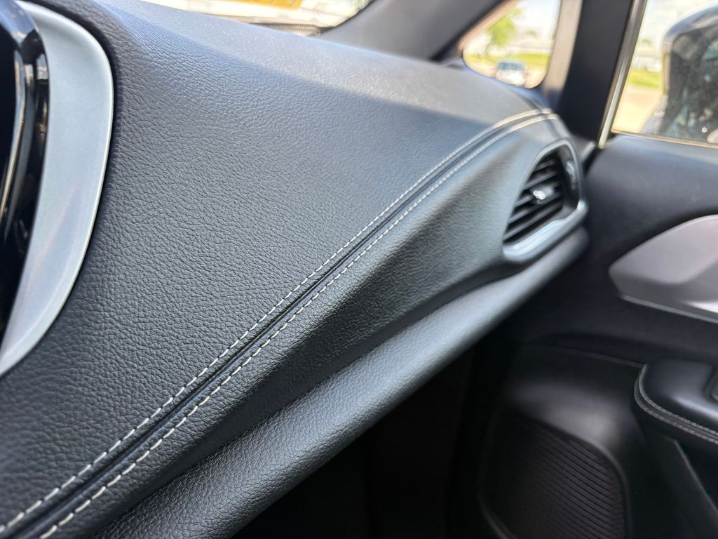 Used 2025 Chrysler Pacifica - photo 17