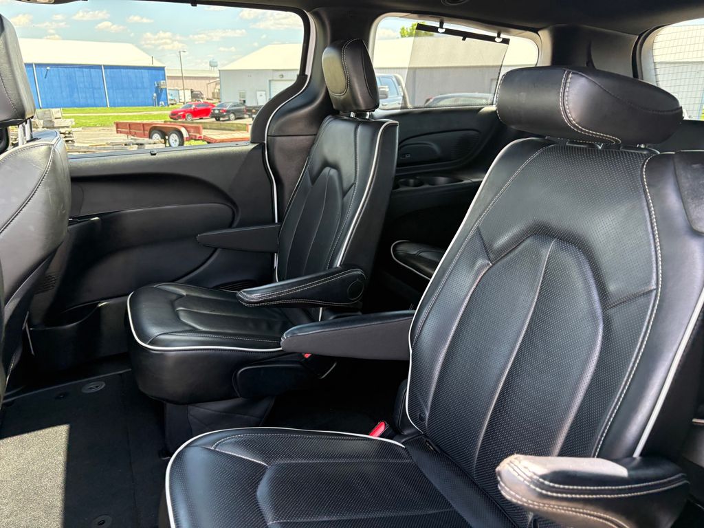 Used 2025 Chrysler Pacifica - photo 21