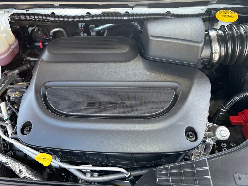 Used 2025 Chrysler Pacifica - photo 25