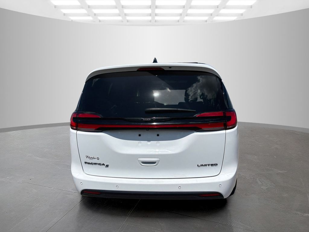 Used 2025 Chrysler Pacifica - photo 8