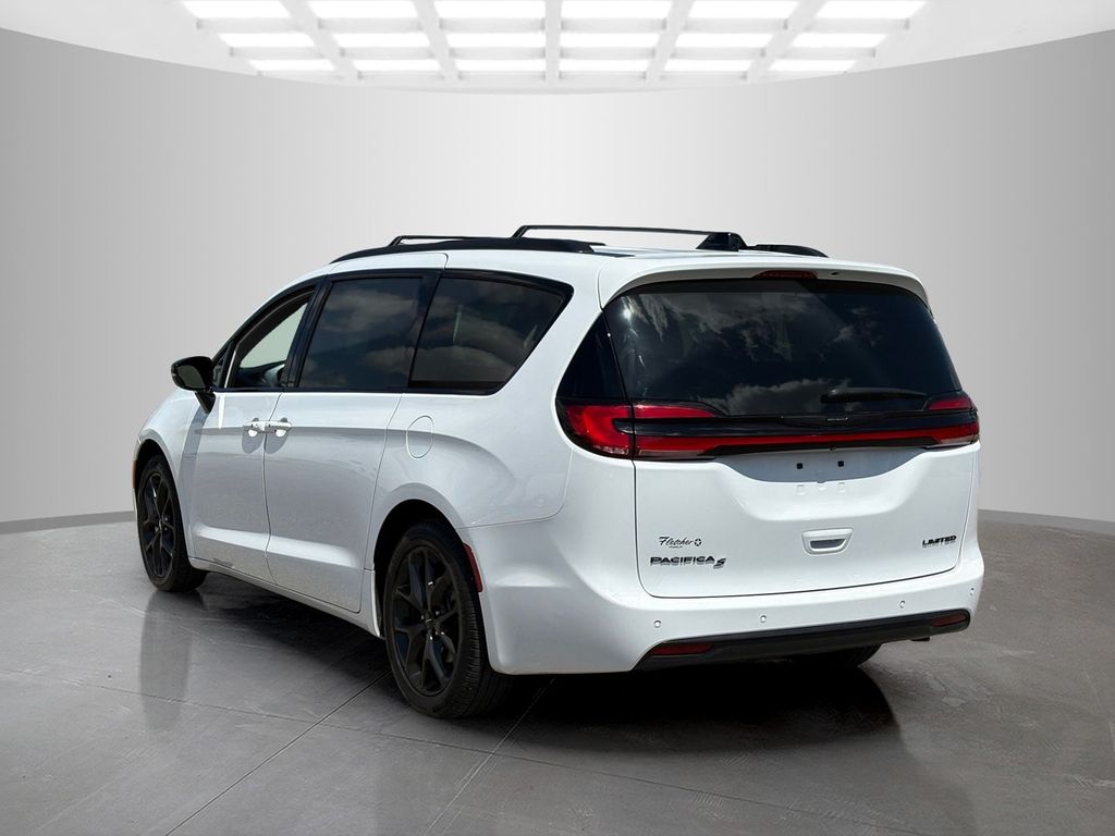 Used 2025 Chrysler Pacifica - photo 9