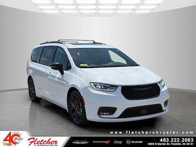 Used 2025 Chrysler Pacifica - photo 1