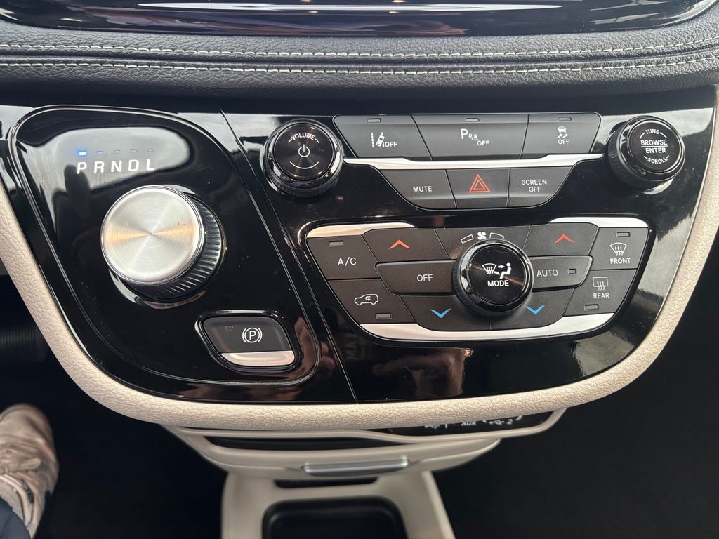 Used 2023 Chrysler Pacifica - photo 14