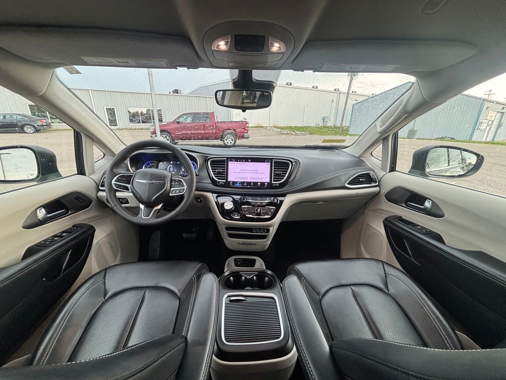 Used 2023 Chrysler Pacifica - photo 16