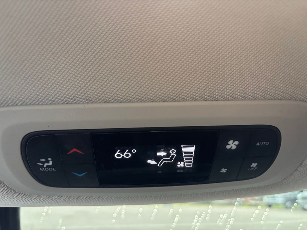 Used 2023 Chrysler Pacifica - photo 18