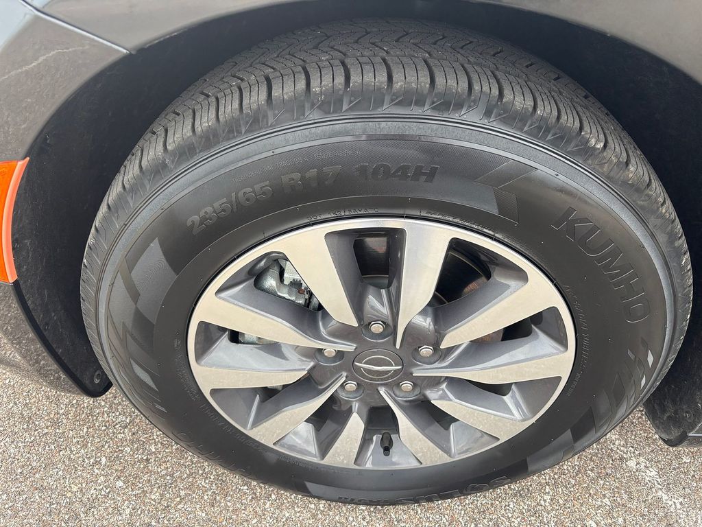 Used 2023 Chrysler Pacifica - photo 7