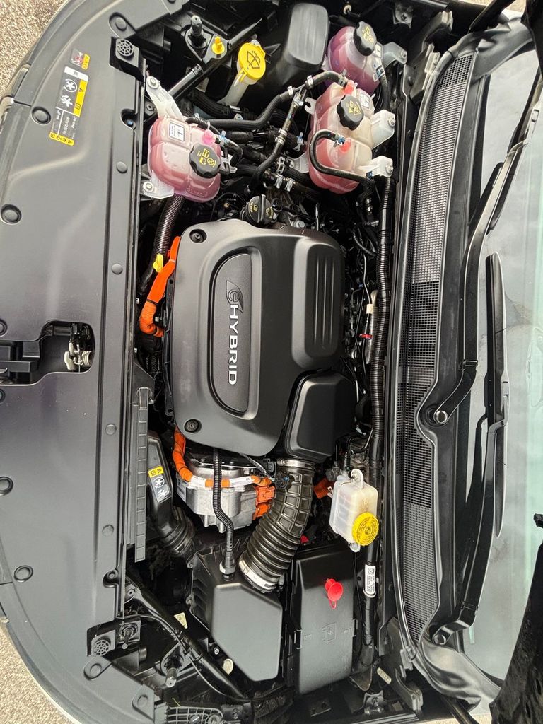 Used 2023 Chrysler Pacifica - photo 8