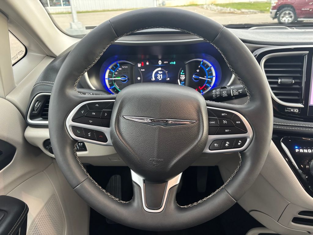 Used 2023 Chrysler Pacifica - photo 11