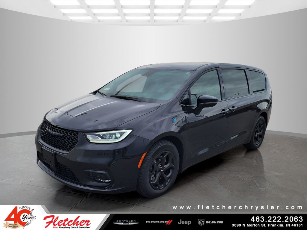 Used 2022 Chrysler Pacifica - photo 1