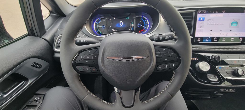 Used 2022 Chrysler Pacifica - photo 18