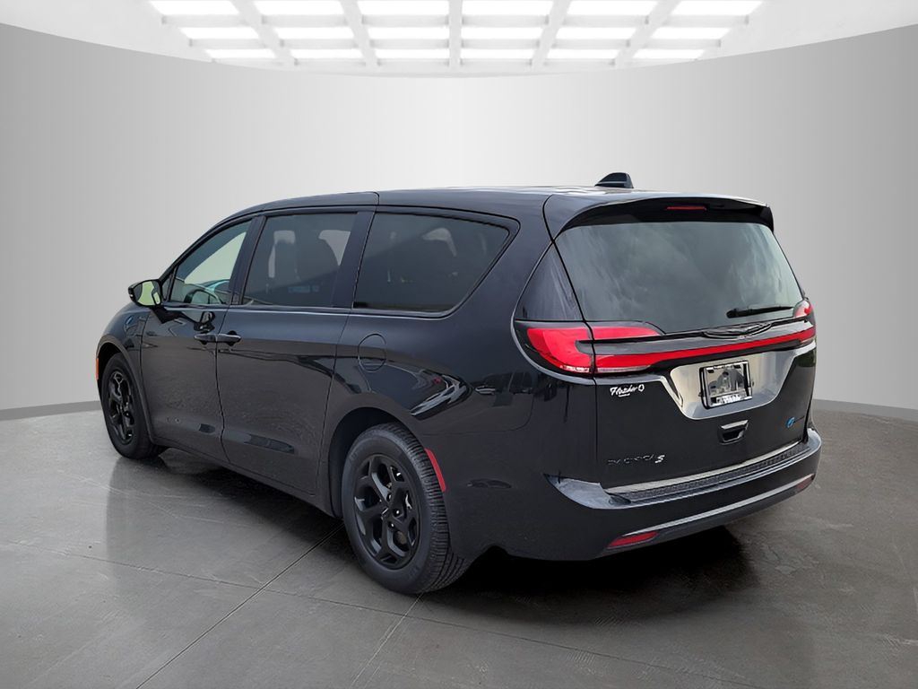 Used 2022 Chrysler Pacifica - photo 5
