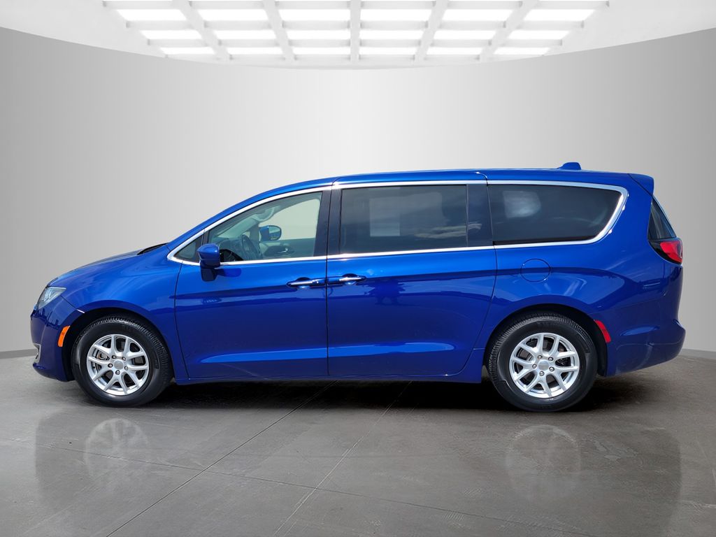 Used 2020 Chrysler Pacifica - photo 2
