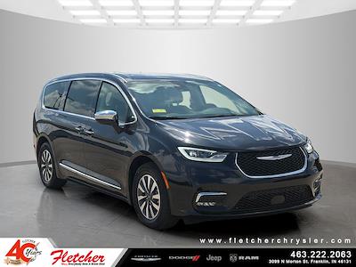 Used 2022 Chrysler Pacifica - photo 1