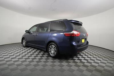 Used 2018 Toyota Sienna XLE Minivan for sale #D152238A - photo 2