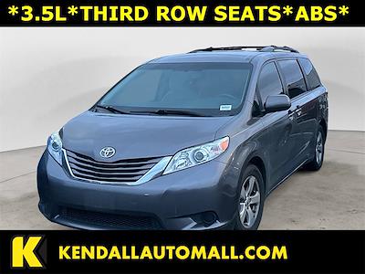 Used 2017 Toyota Sienna LE Minivan for sale #D463620A - photo 1