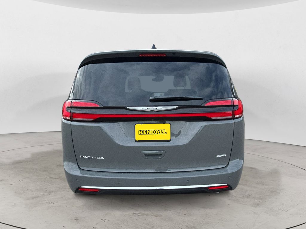 Used 2025 Chrysler Pacifica - photo 6