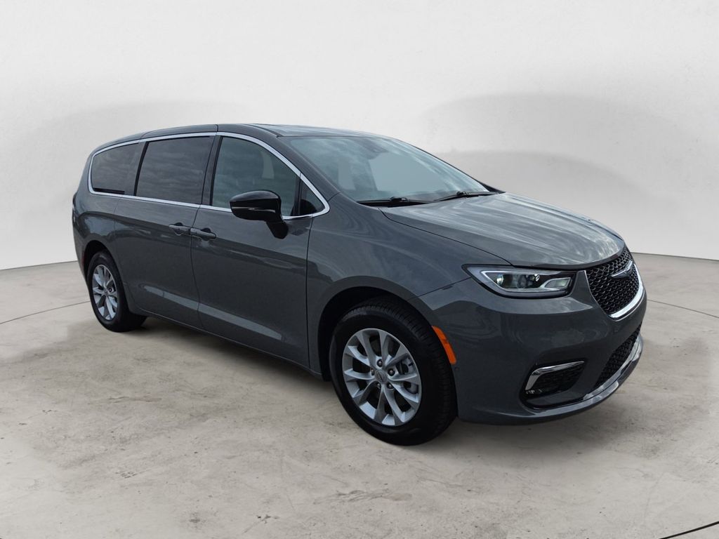 Used 2025 Chrysler Pacifica - photo 9