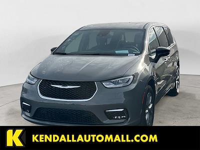 Used 2025 Chrysler Pacifica - photo 1