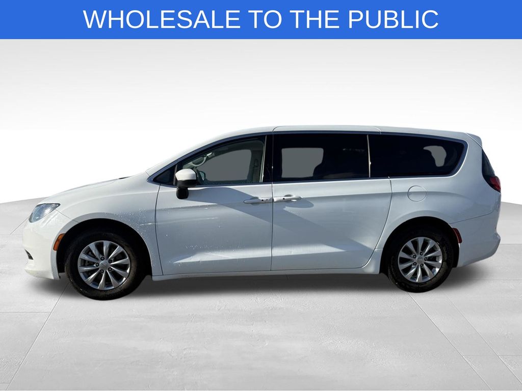 Used 2017 Chrysler Pacifica - photo 2