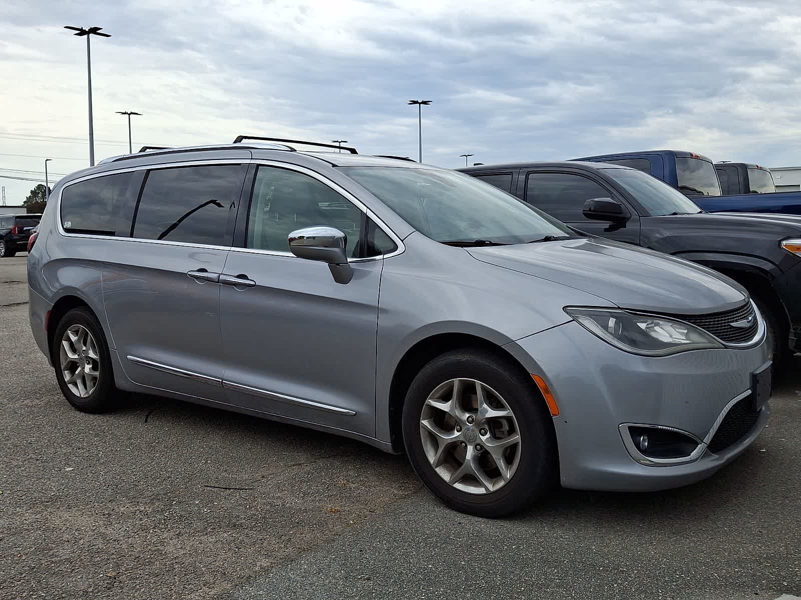 Used 2017 Chrysler Pacifica - photo 1
