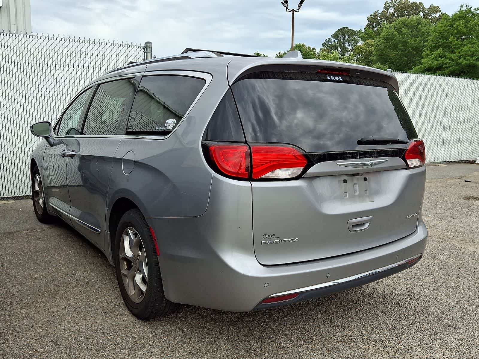 Used 2017 Chrysler Pacifica - photo 5
