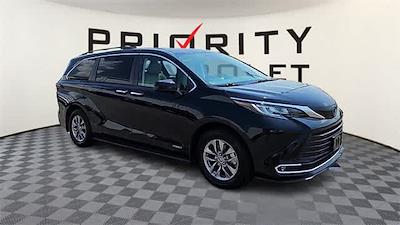 Used 2021 Toyota Sienna XLE AWD Minivan for sale #MS039557A - photo 1