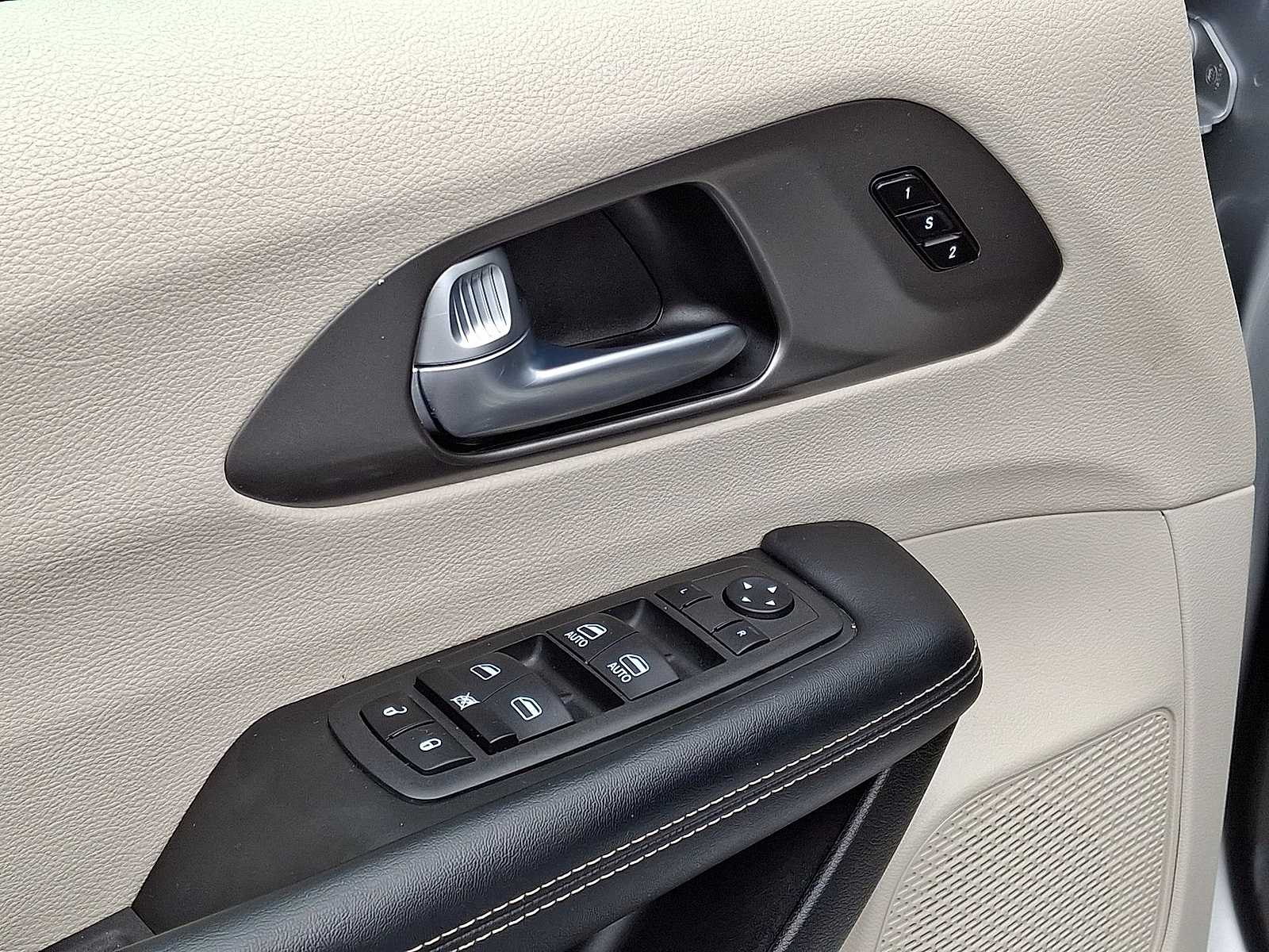 Used 2023 Chrysler Pacifica - photo 24