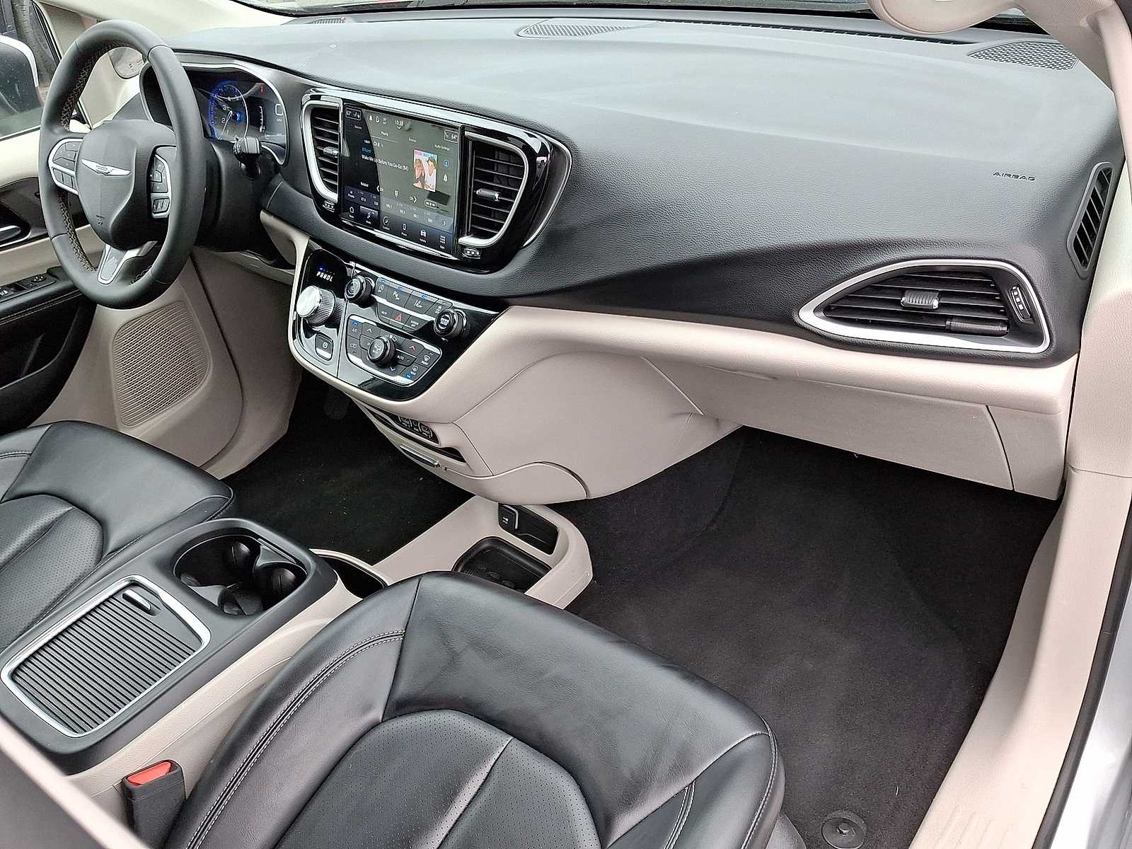 Used 2023 Chrysler Pacifica - photo 26