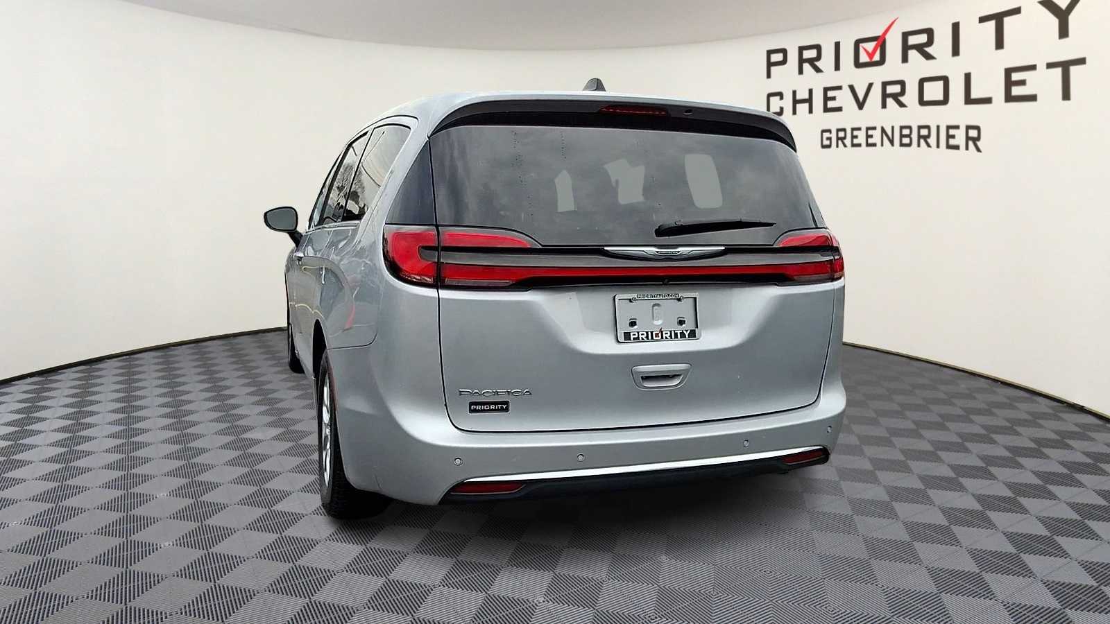 Used 2023 Chrysler Pacifica - photo 8