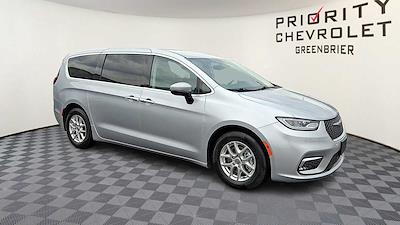 Used 2023 Chrysler Pacifica - photo 1