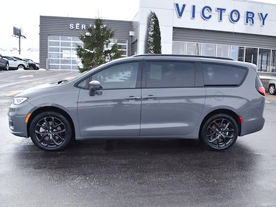 Used 2022 Chrysler Pacifica Touring L Minivan for sale #CS480A - photo 2