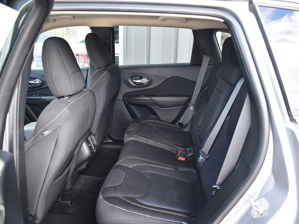 Used 2017 Jeep Cherokee - photo 20