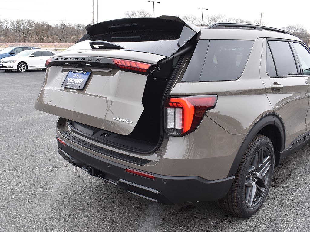 New 2026 Ford Explorer - photo 32