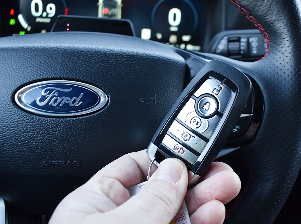 Used 2025 Ford Explorer - photo 14