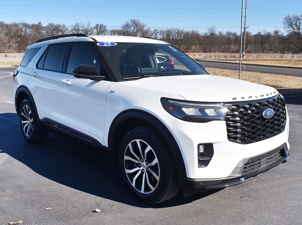 Used 2025 Ford Explorer - photo 16