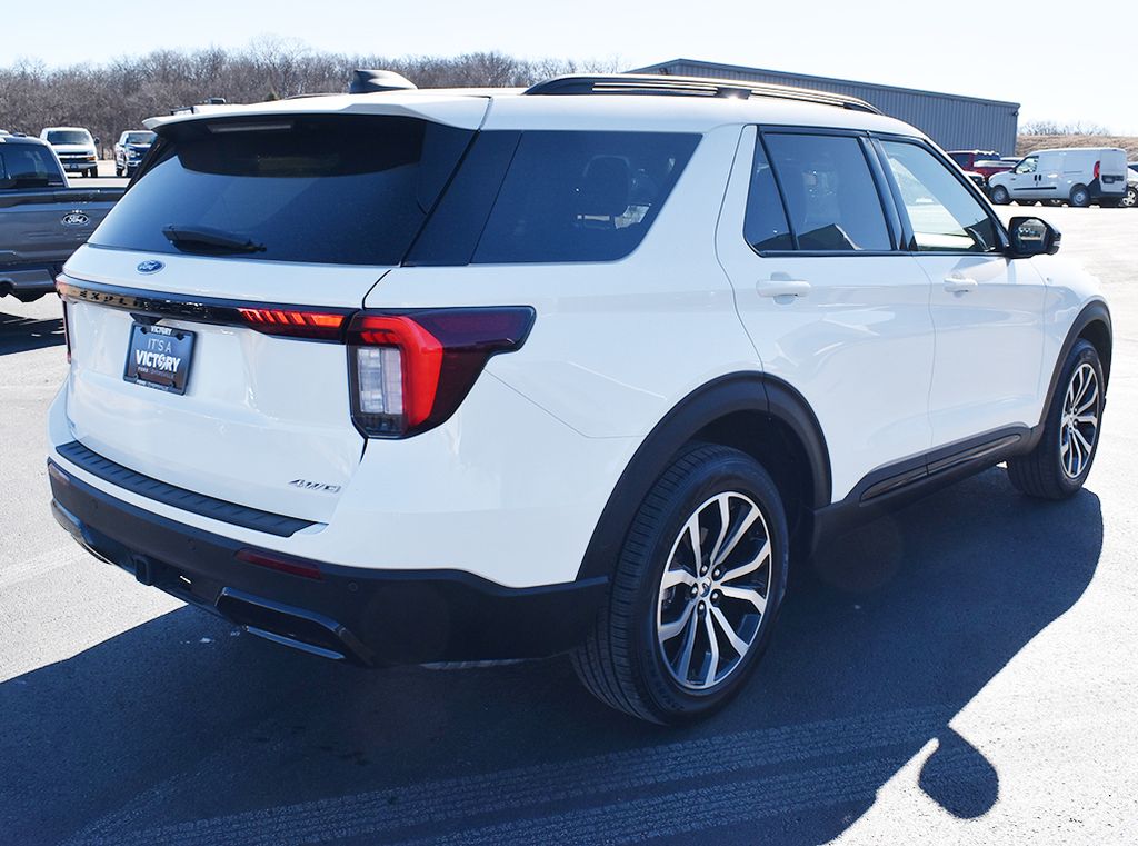 Used 2025 Ford Explorer - photo 18