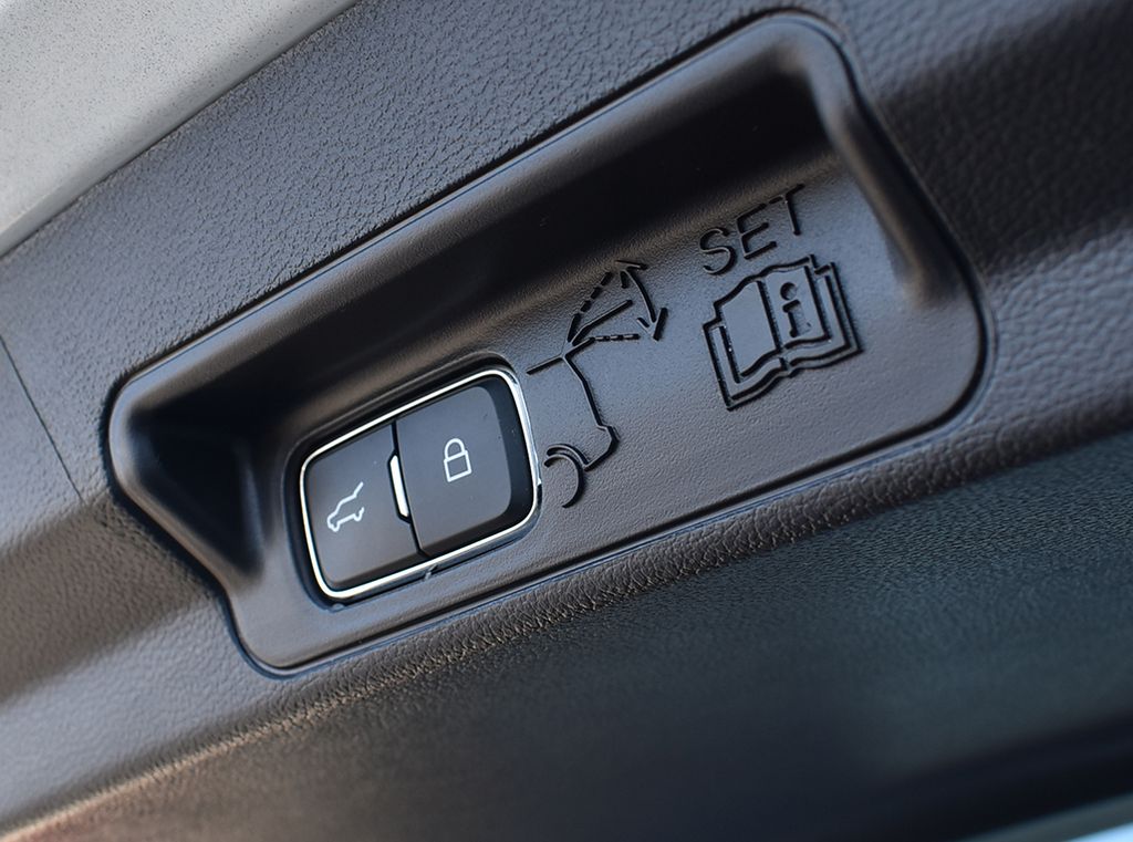 Used 2025 Ford Explorer - photo 30