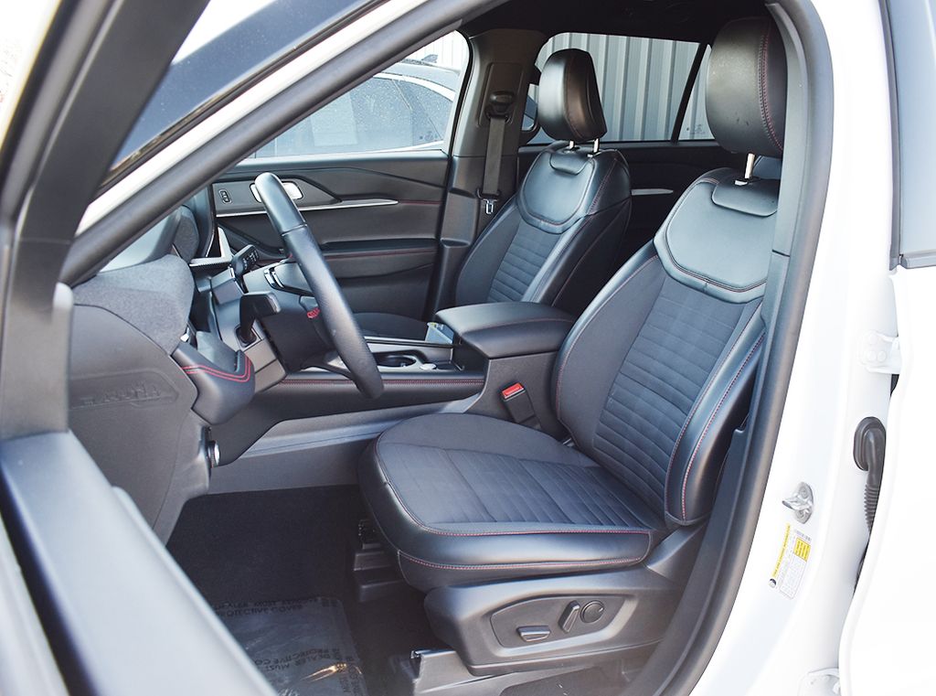 Used 2025 Ford Explorer - photo 7