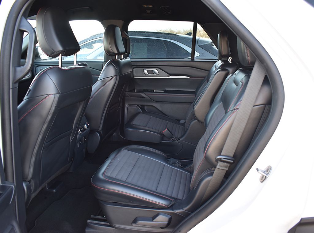 Used 2025 Ford Explorer - photo 8