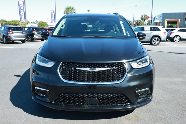 Used 2022 Chrysler Pacifica - photo 1