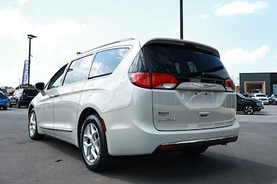 2017 Chrysler Pacifica FWD Minivan for sale #D643018A - photo 2