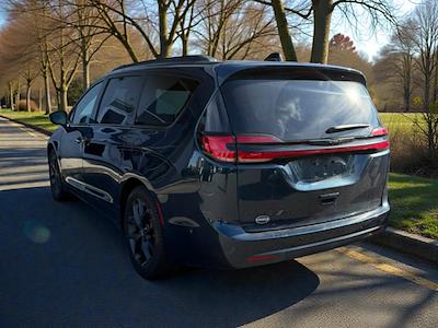 Used 2023 Chrysler Pacifica Touring L Minivan for sale #JS0381 - photo 2
