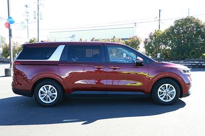 Used 2024 Kia Carnival - photo 1