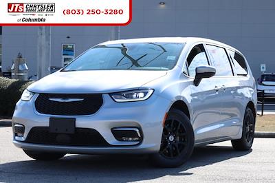 Used 2023 Chrysler Pacifica - photo 1