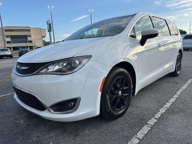 Used 2017 Chrysler Pacifica - photo 2
