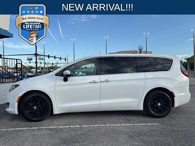 Used 2017 Chrysler Pacifica - photo 1