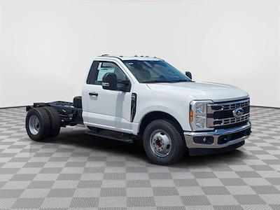 2025 Ford F-350 Regular Cab DRW 4x2 Cab Chassis for sale #D72662 - photo 1