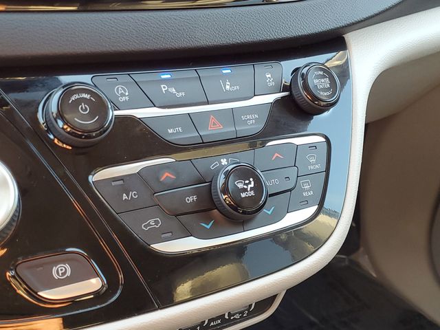 Used 2024 Chrysler Pacifica - photo 31